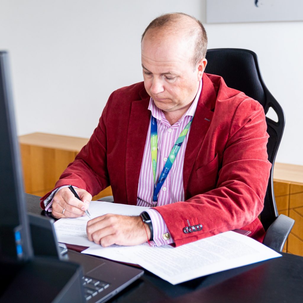 Marius Gelžinis, prezes Lithuanian Airports podpisujący umowę